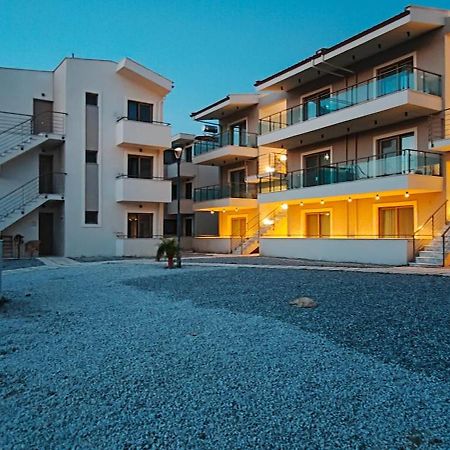 Ofrynio Deluxe Apartments Ofrínion エクステリア 写真