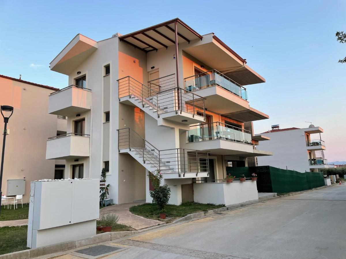 Ofrynio Deluxe Apartments Ofrínion エクステリア 写真