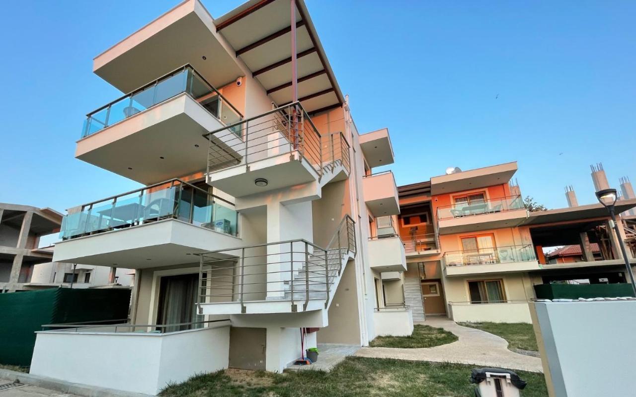 Ofrynio Deluxe Apartments Ofrínion エクステリア 写真