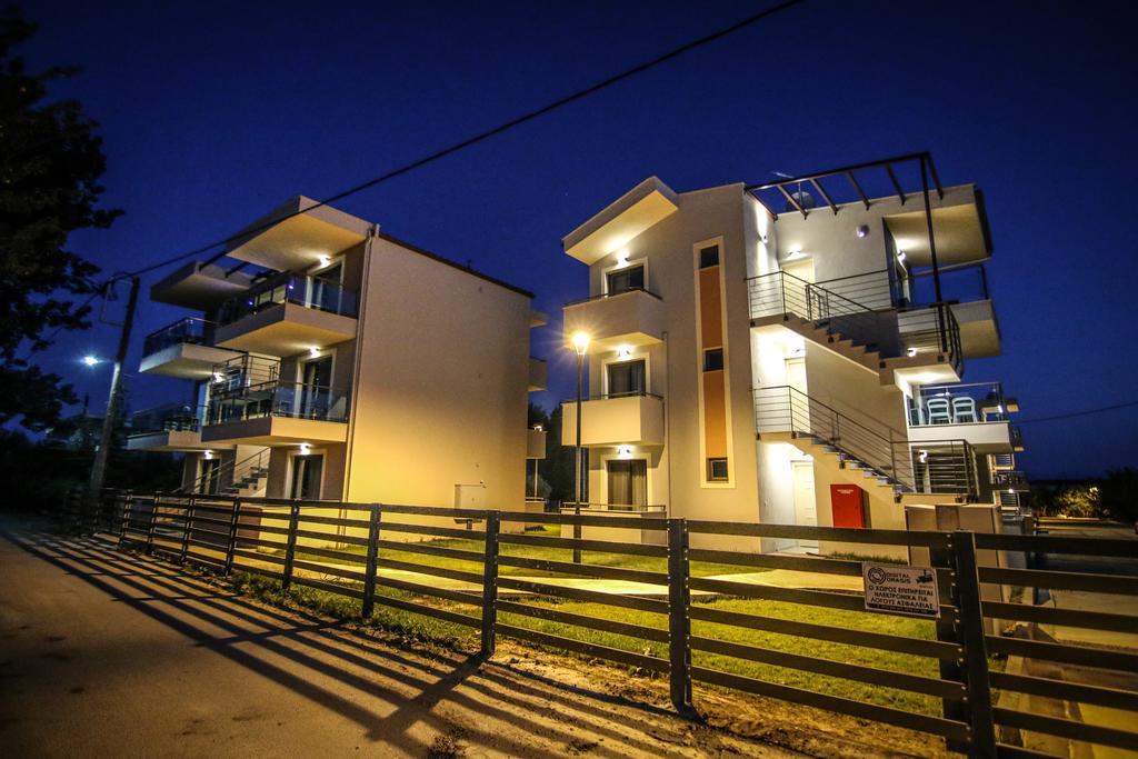 Ofrynio Deluxe Apartments Ofrínion エクステリア 写真