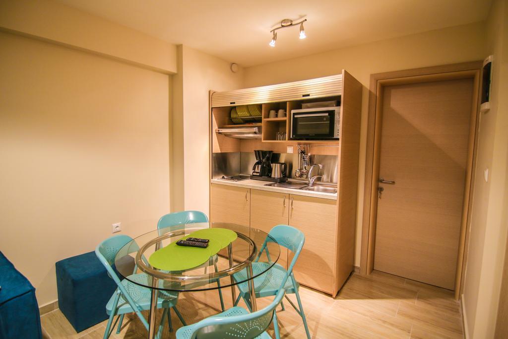 Ofrynio Deluxe Apartments Ofrínion エクステリア 写真