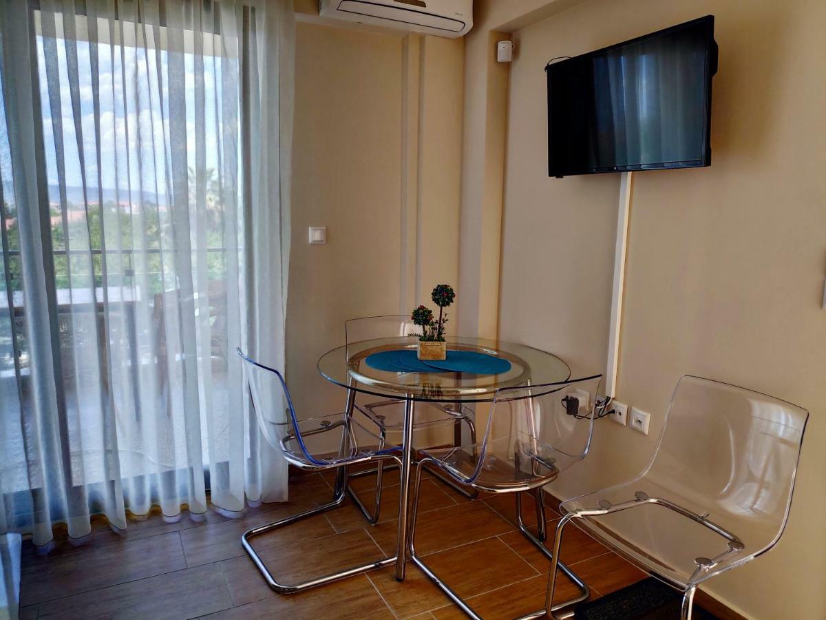 Ofrynio Deluxe Apartments Ofrínion エクステリア 写真