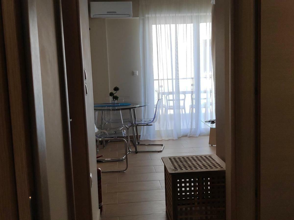 Ofrynio Deluxe Apartments Ofrínion エクステリア 写真