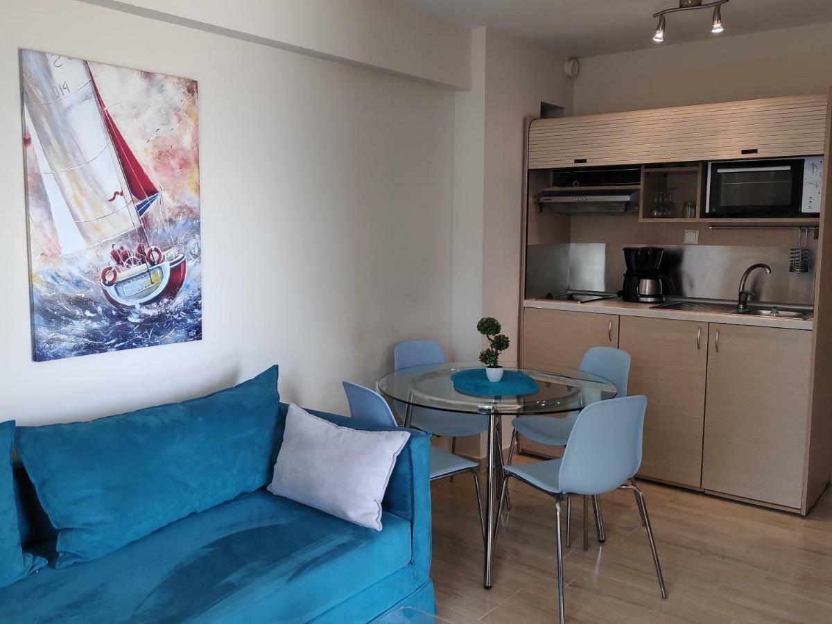 Ofrynio Deluxe Apartments Ofrínion エクステリア 写真